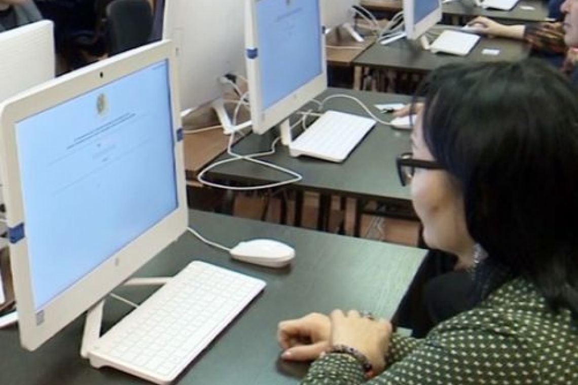 В Казахстане обещают сделать более удобным тестирование для учителей