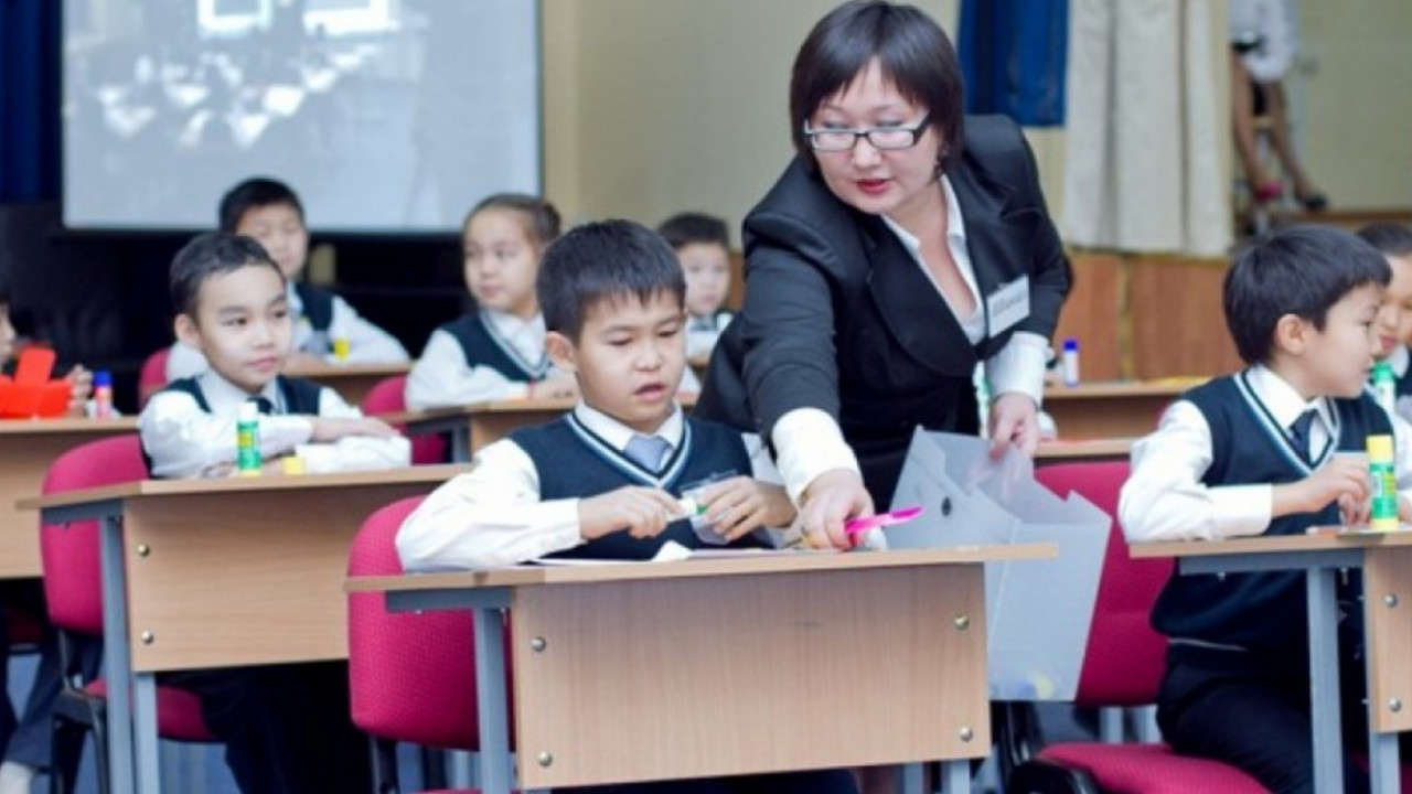 Сколько зарабатывают работники сферы образования в Казахстане