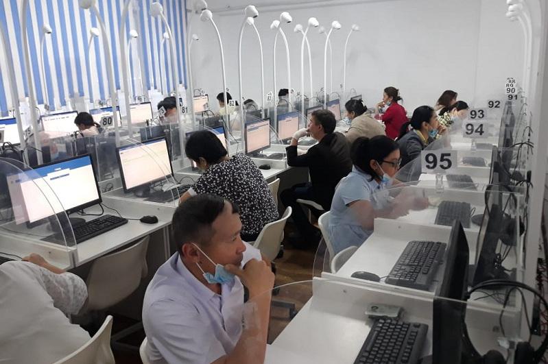 При помощи шпаргалок пытались сдать квалификационный тест педагоги в Актюбинской области