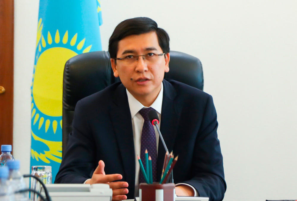 Дежурные классы или "дистанционка": Министр образования ответил на вопросы казахстанцев