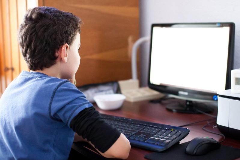 МОН просит казахстанцев помочь с компьютерами для школьников