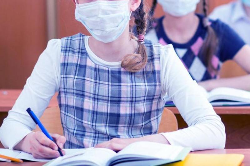 129 учеников дежурных классов заразились COVID-19 за неделю в РК