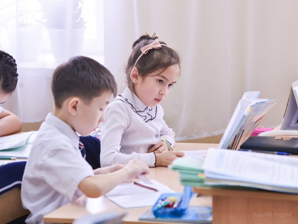 Летние школы для восполнения пробелов в знаниях школьников будут запущены в Казахстане с 26 мая