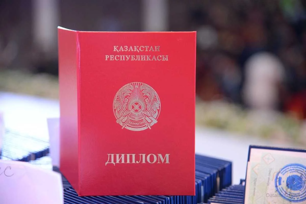 В Казахстане дипломы станут необязательными при приеме на работу